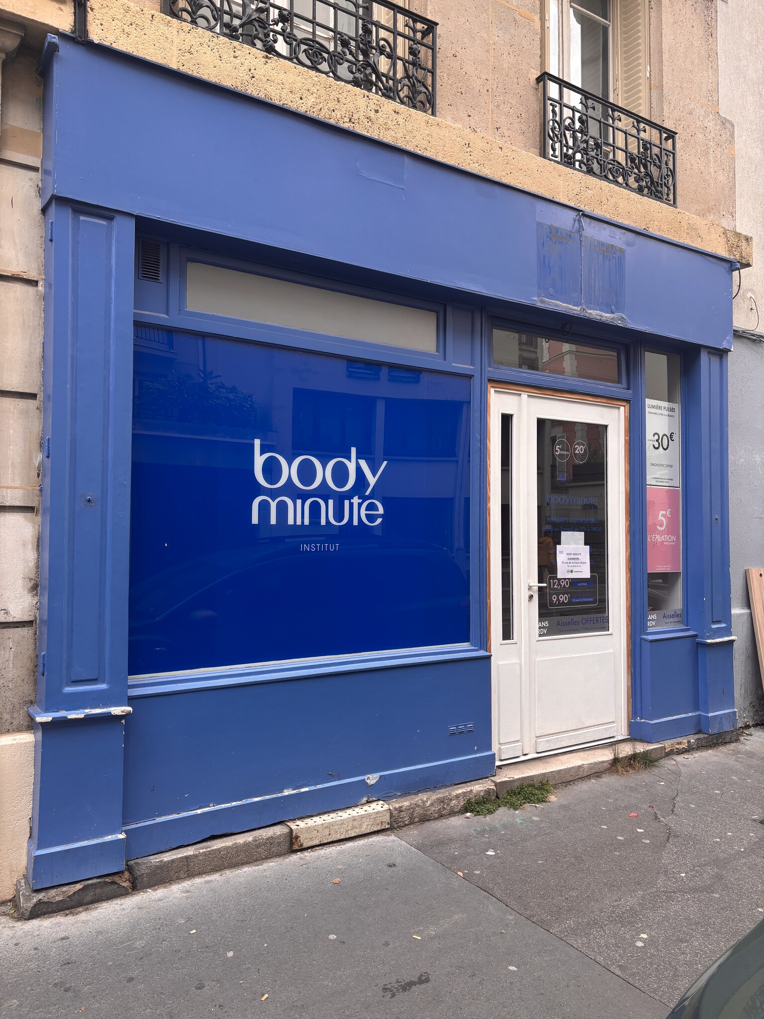 17 Rue Violet, Paris à louer Photo du bâtiment- Image 1 de 14