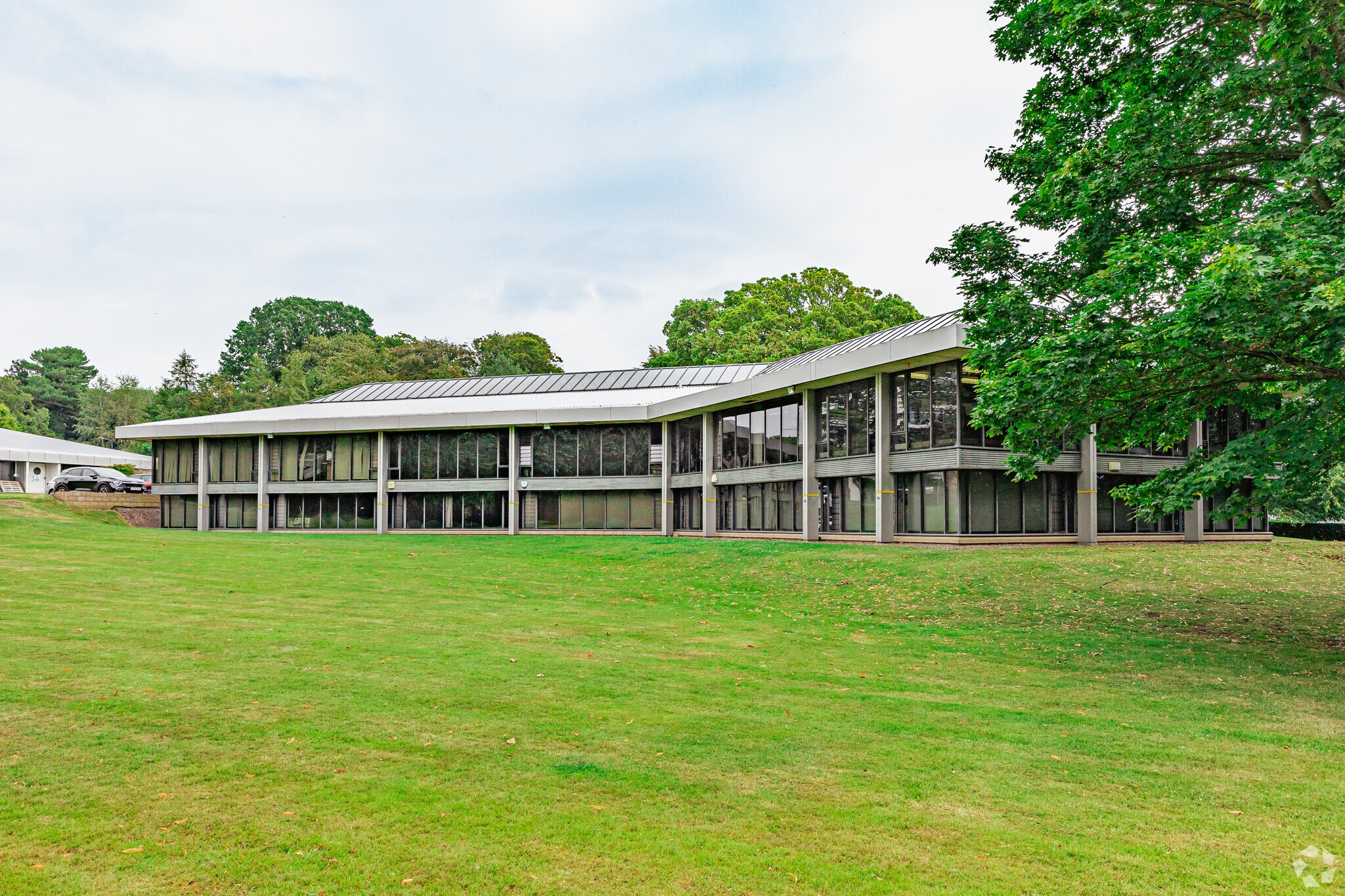 Gemini Cres, Dundee for lease Primary Photo- Image 1 of 3