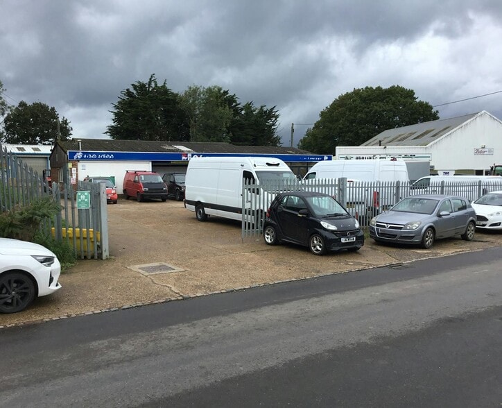 1-5 Cowbeech Hl, Hailsham for lease - Building Photo - Image 1 of 3