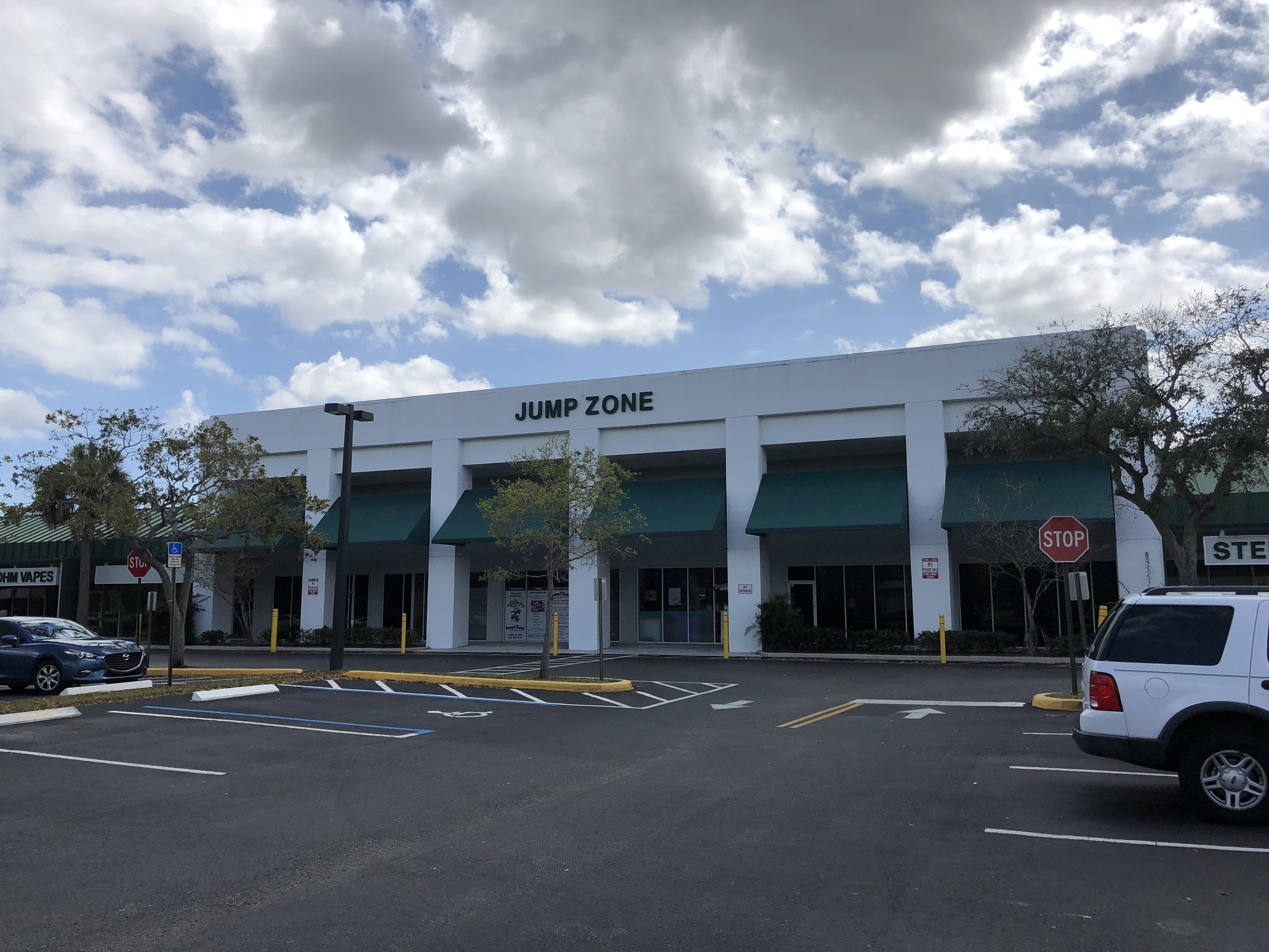 10000-10160 W Oakland Park Blvd, Sunrise, FL for lease Building Photo- Image 1 of 8