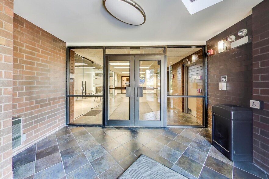 1845 E Rand Rd, Arlington Heights, IL à louer - Photo du bâtiment - Image 3 de 10