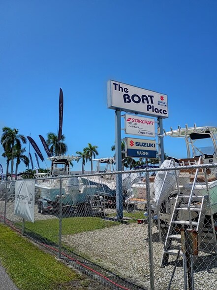 16394 San Carlos Blvd, Fort Myers, FL à louer - Photo du bâtiment - Image 2 de 4