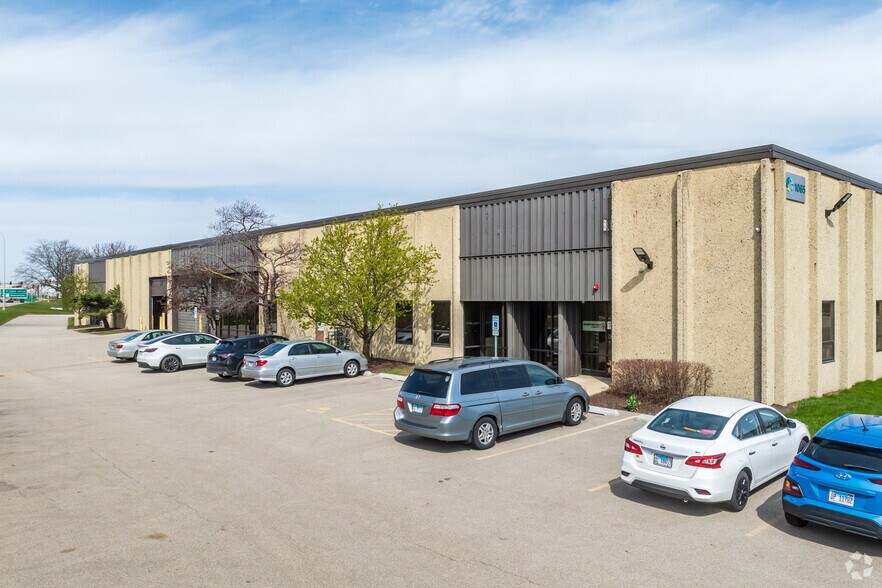 1051-1071 Thorndale Ave, Bensenville, IL for lease - Primary Photo - Image 1 of 11