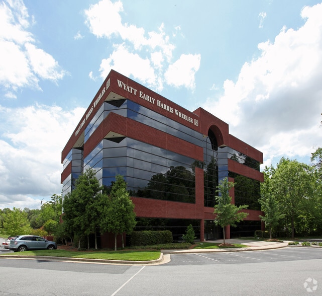 1912 Eastchester Dr, High Point, NC for lease - Building Photo - Image 1 of 3