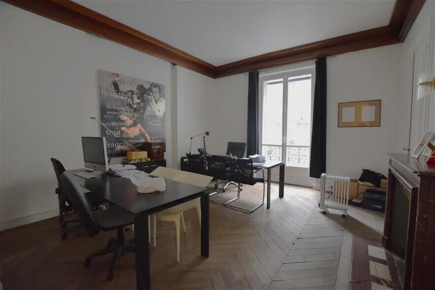 Bureau dans Paris à vendre - Photo du bâtiment - Image 2 de 7