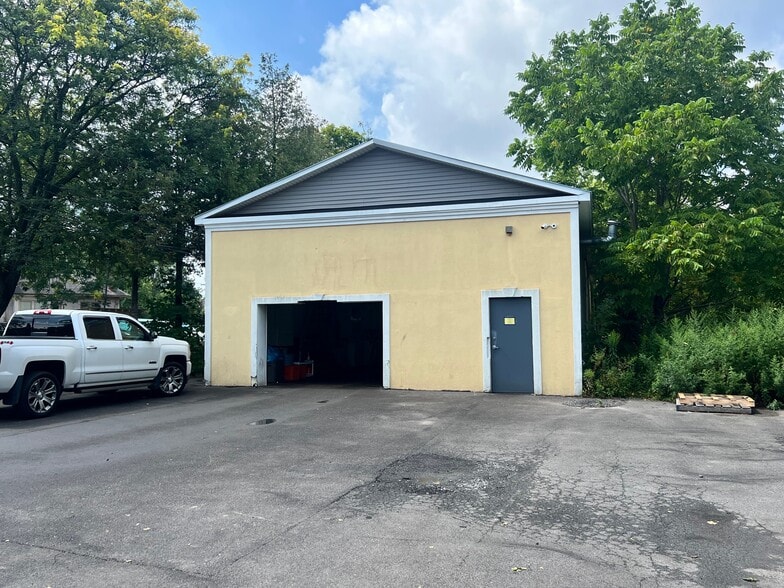 1710 Holland Ave, Utica, NY à vendre - Photo du bâtiment - Image 2 de 3