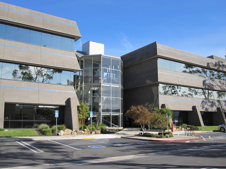 3625 Del Amo Blvd, Torrance, CA à louer - Photo du bâtiment - Image 3 de 10
