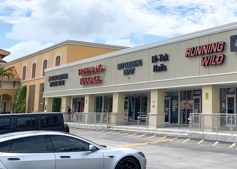 2501-2581 E Sunrise Blvd, Fort Lauderdale, FL à louer - Photo du bâtiment - Image 3 de 5