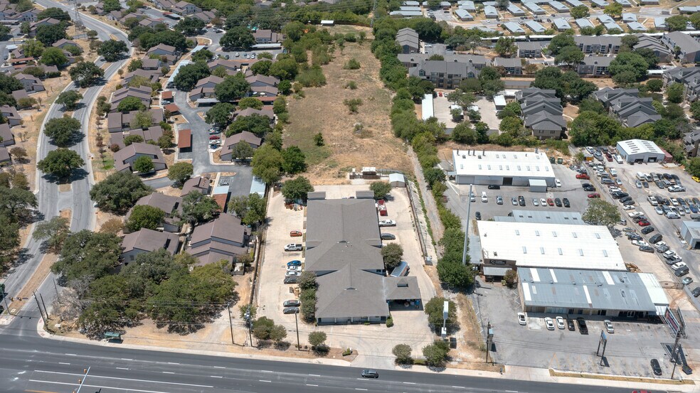 9735 Fredericksburg Road, San Antonio, TX à vendre - Photo du bâtiment - Image 3 de 11