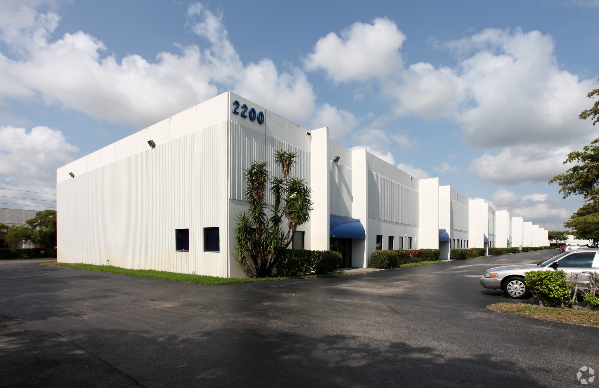 2101 NW 33rd St, Pompano Beach, FL for lease Primary Photo- Image 1 of 31