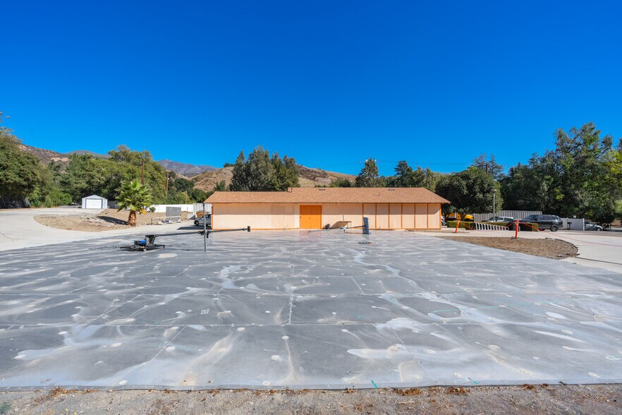 19121 El Toro Rd, Silverado, CA à vendre - Photo du bâtiment - Image 3 de 22