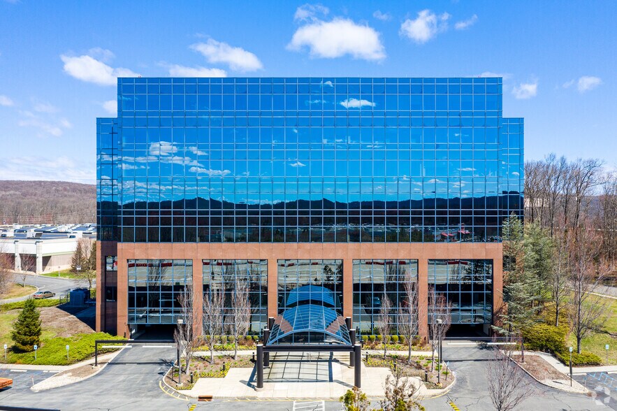 100 Enterprise Dr, Rockaway, NJ à louer - Photo du bâtiment - Image 2 de 16