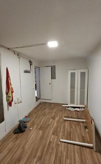 Plus de détails pour Multi-résidentiel à vendre