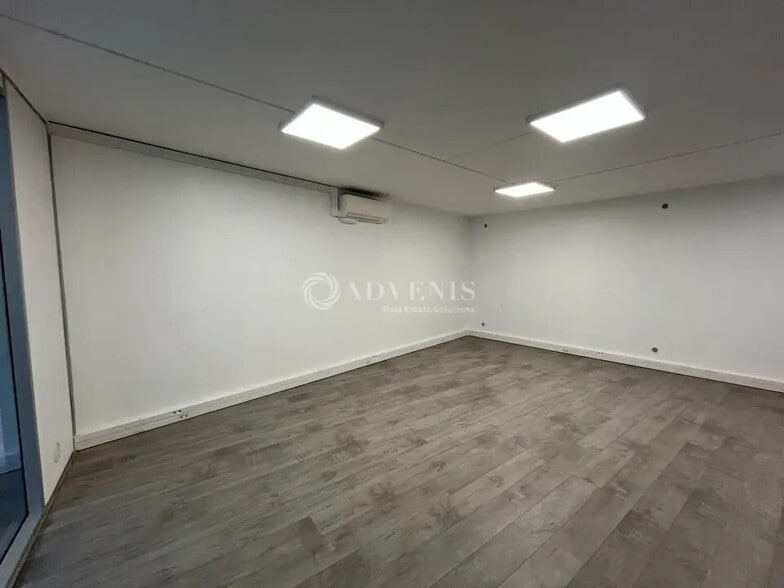 Office in Joinville-le-Pont for lease - Interior Photo - Image 3 of 6