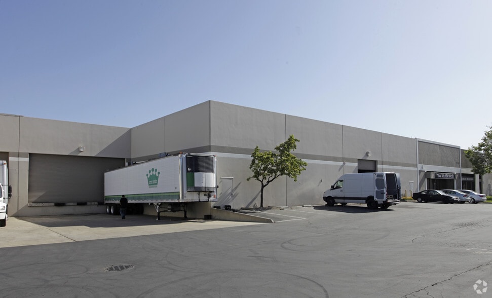 2349 Industrial Pky W, Hayward, CA for lease - Building Photo - Image 2 of 5