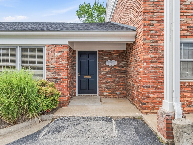 5 Doctors Park, Asheville, NC for lease - Building Photo - Image 3 of 27