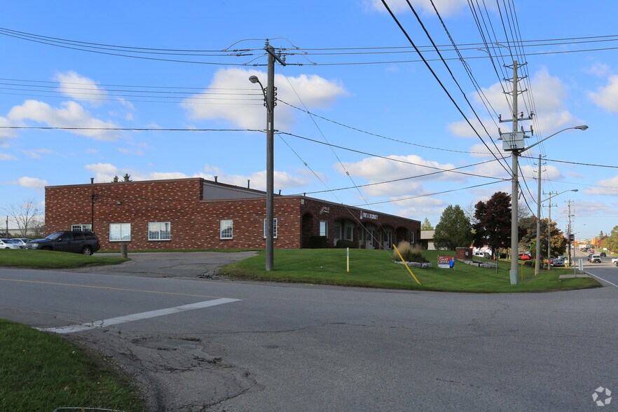 277 Manitou Dr, Kitchener, ON à vendre - Photo principale - Image 1 de 1