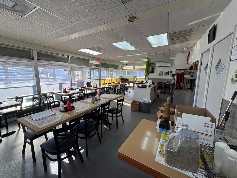 4447 Gall Blvd, Zephyrhills, FL à vendre - Photo intérieure - Image 3 de 10