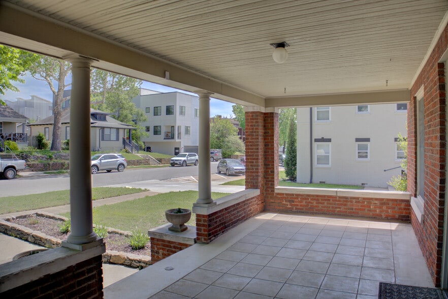 1404 S Quaker Ave, Tulsa, OK à vendre - Photo du bâtiment - Image 3 de 11