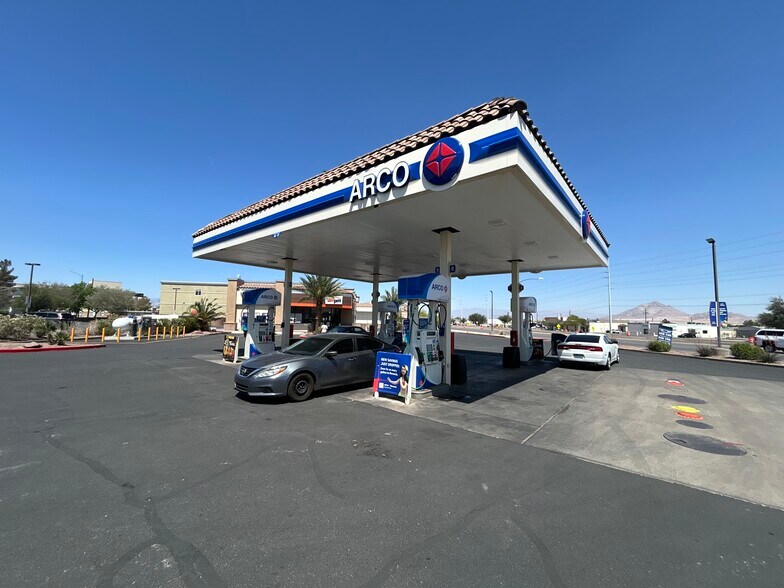 1537 N Boulder Hwy, Henderson, NV à vendre - Photo du bâtiment - Image 1 de 9