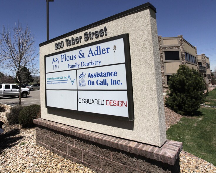 860 Tabor St, Lakewood, CO à louer - Photo du bâtiment - Image 3 de 6