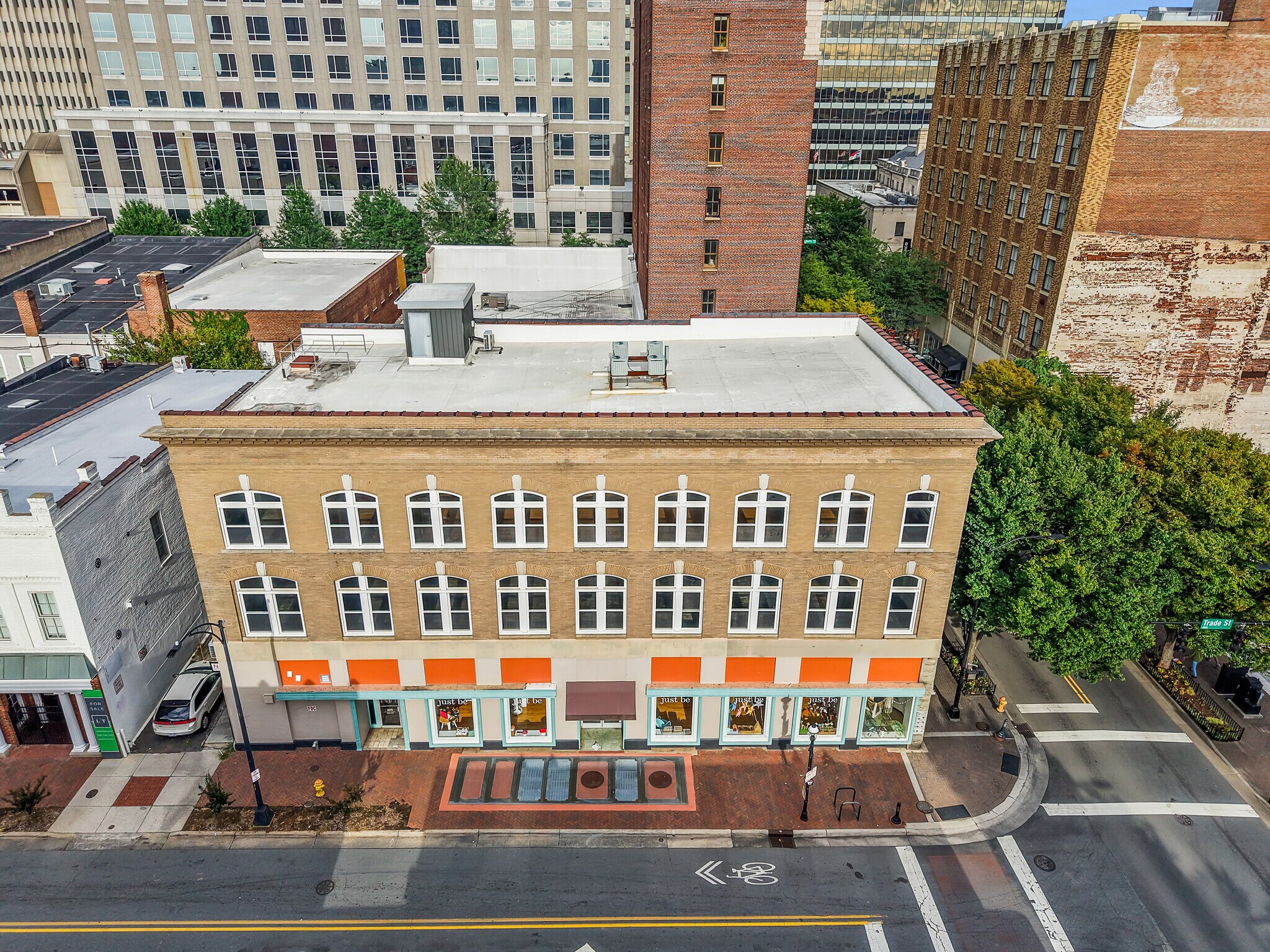 131 W Fourth St, Winston-Salem, NC à vendre Photo principale- Image 1 de 6