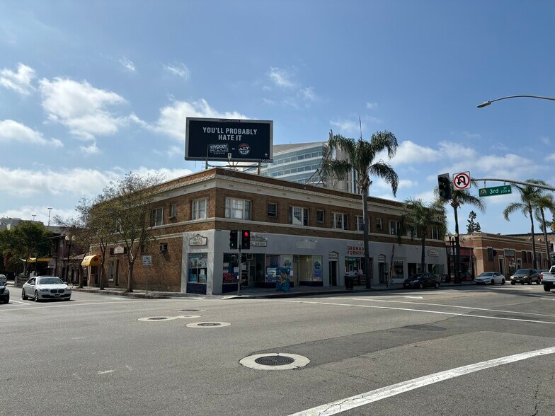 300-312 N Broadway, Santa Ana, CA à louer - Photo du bâtiment - Image 1 de 37