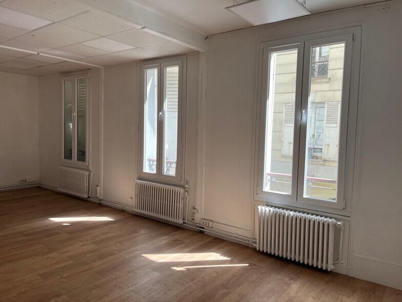 113 Rue Lamarck, Paris for sale - Building Photo - Image 2 of 8