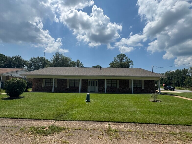 129 Donna St, Gulfport, MS for sale - Building Photo - Image 2 of 7
