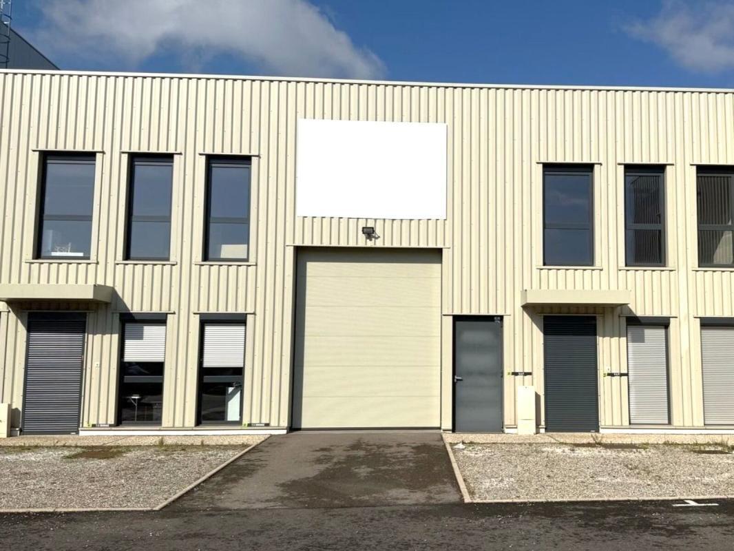 Flex dans Decines Charpieu à louer Photo du bâtiment- Image 1 de 6