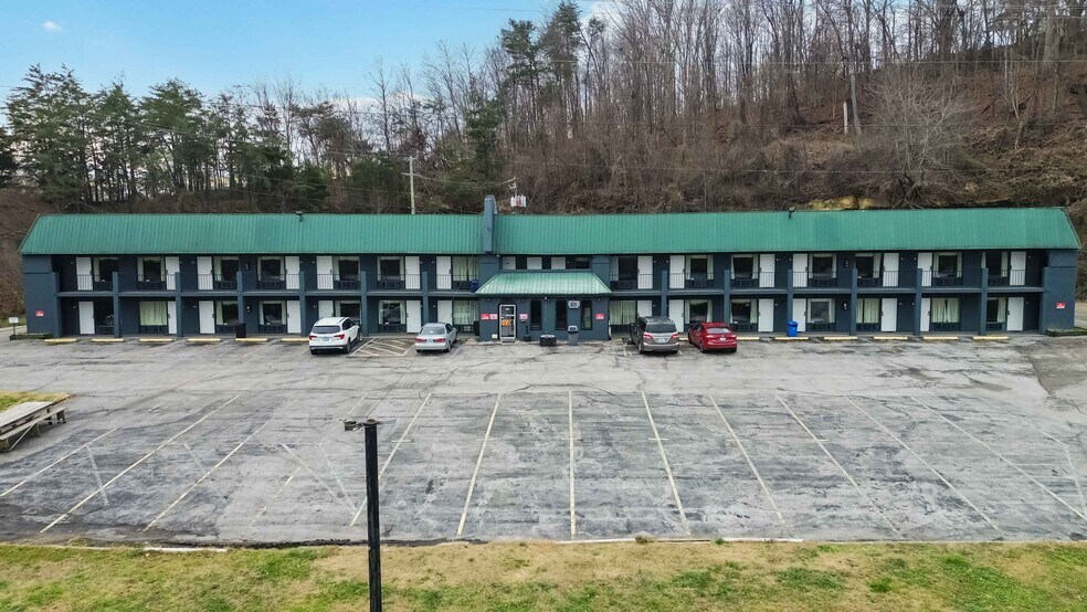 1798 S Wilderness Rd, Mount Vernon, KY à vendre - Photo principale - Image 1 de 7