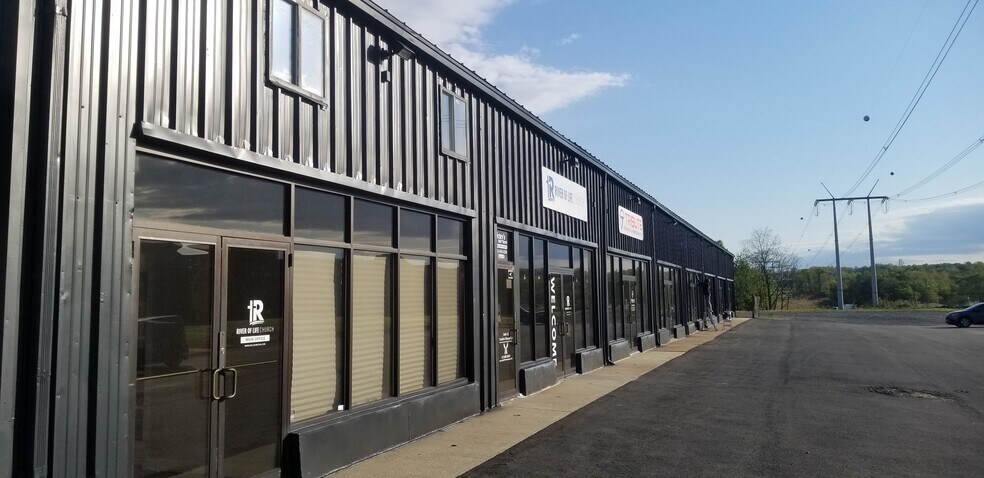 17650 Possum Point Rd, Dumfries, VA à louer - Photo du bâtiment - Image 2 de 10