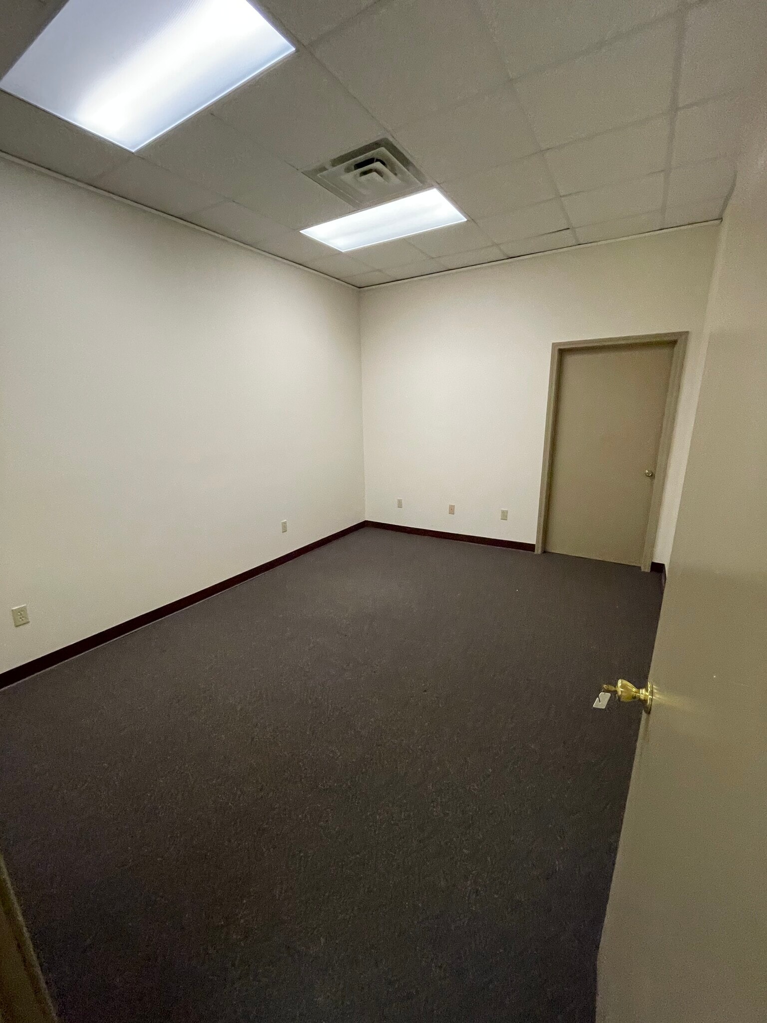 2425 N Meridian St, Indianapolis, IN for lease Interior Photo- Image 1 of 8