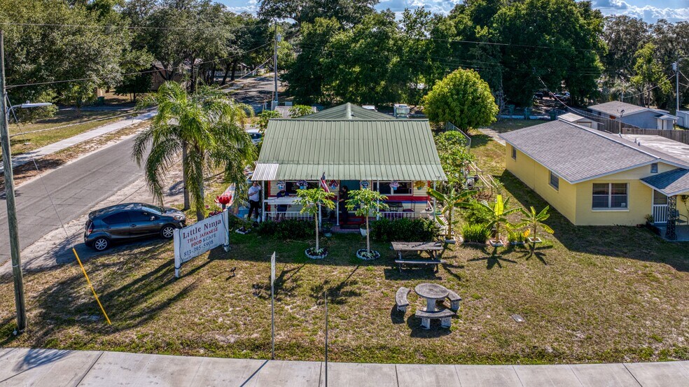 5709 6th St, Zephyrhills, FL à vendre - Photo du bâtiment - Image 1 de 26