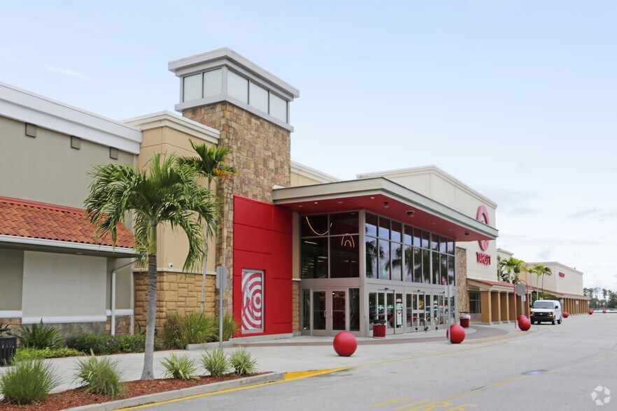 9350-9400 Dynasty Dr, Fort Myers, FL for lease - Building Photo - Image 2 of 8