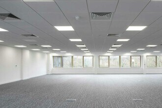 Crockford Ln, Chineham à louer Photo du bâtiment- Image 2 de 3