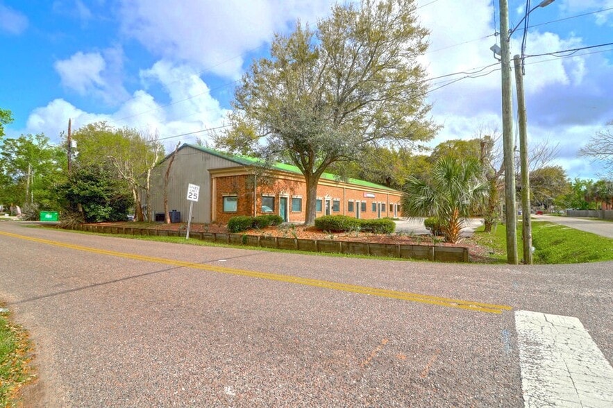 720 Dupont Rd, Charleston, SC à louer - Photo du bâtiment - Image 2 de 5
