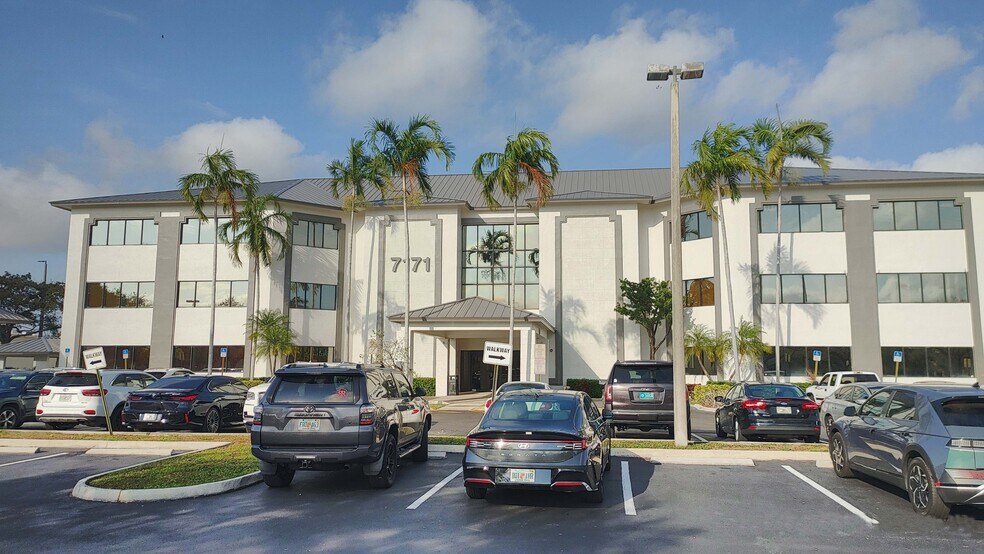 7171 N University Dr, Tamarac, FL à vendre - Photo principale - Image 1 de 34