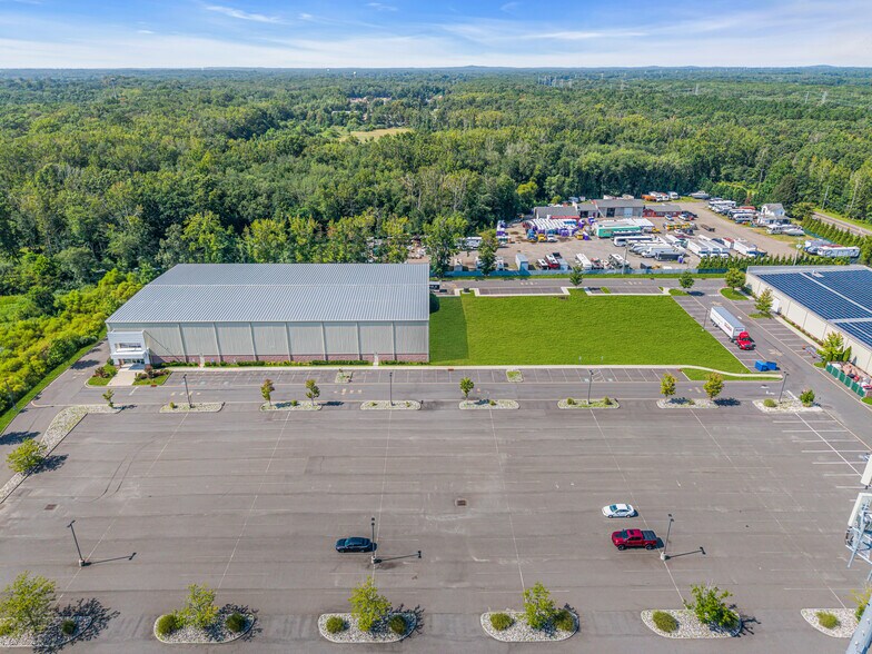 269 Squankum Rd, Farmingdale, NJ à vendre - Photo du bâtiment - Image 3 de 4