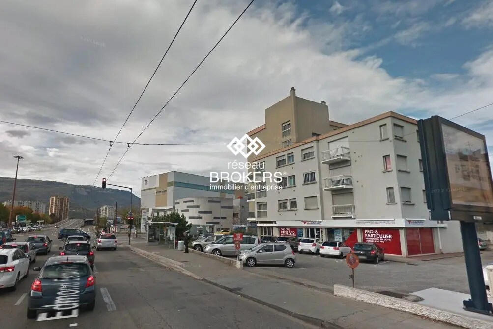 Commerce de détail dans Grenoble à louer Photo du bâtiment- Image 1 de 8
