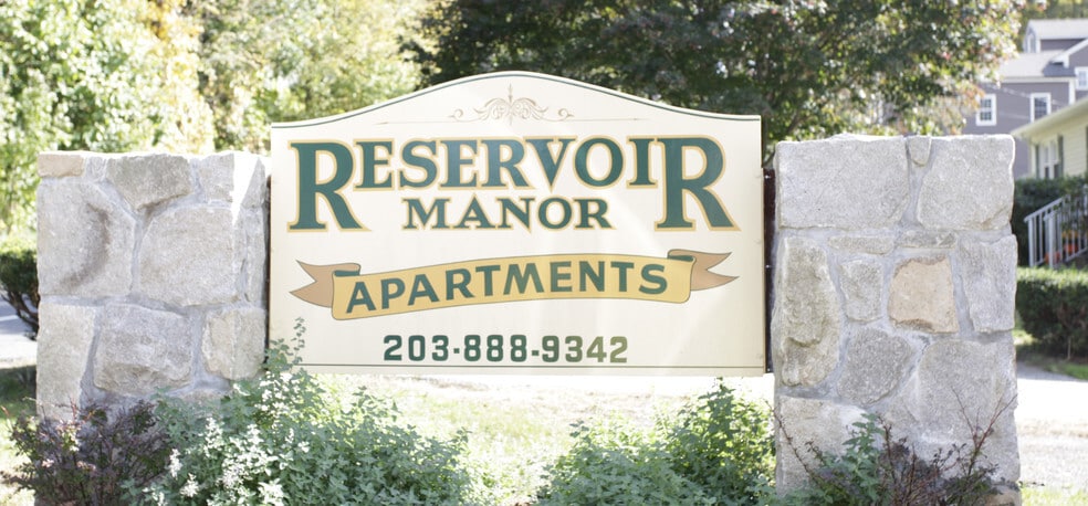 10-20 Reservoir Manor, Seymour, CT à vendre - Photo du bâtiment - Image 2 de 7