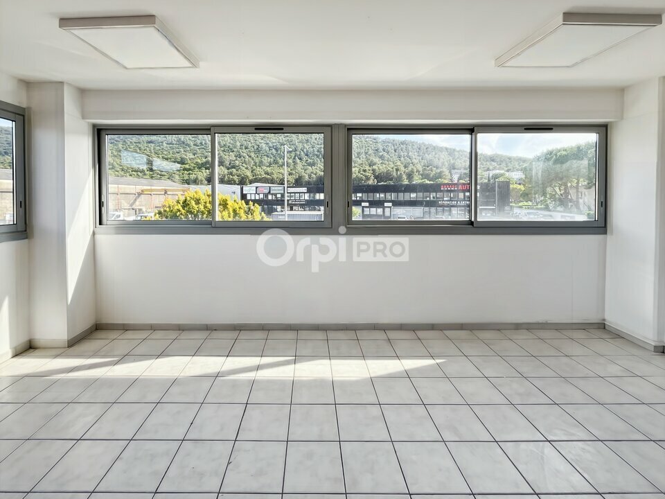 Bureau dans Aubagne à louer Photo intérieure- Image 1 de 6