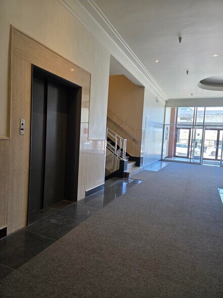 4360 Ch de la Côte-de-Liesse, Mt Royal, QC for lease - Building Photo - Image 3 of 6