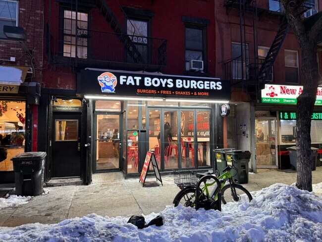 Plus de détails pour 231 First Ave, New York, NY - Commerce de détail à louer