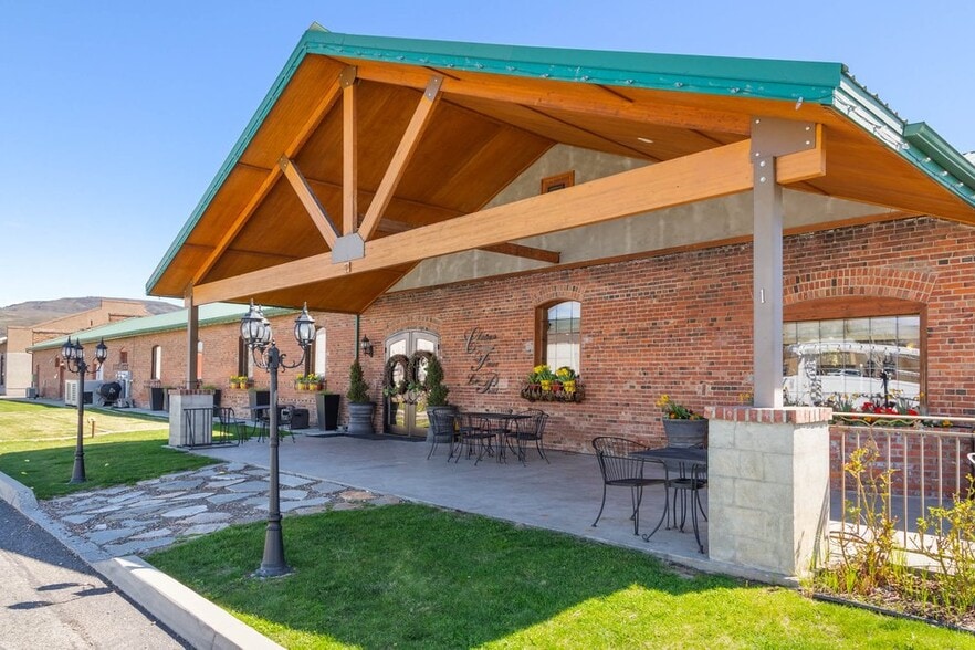 1 Vineyard Way, Wenatchee, WA for sale - Building Photo - Image 3 of 33