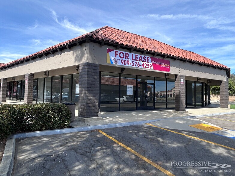 101 E Foothill Blvd, Pomona, CA à louer - Photo du bâtiment - Image 3 de 4