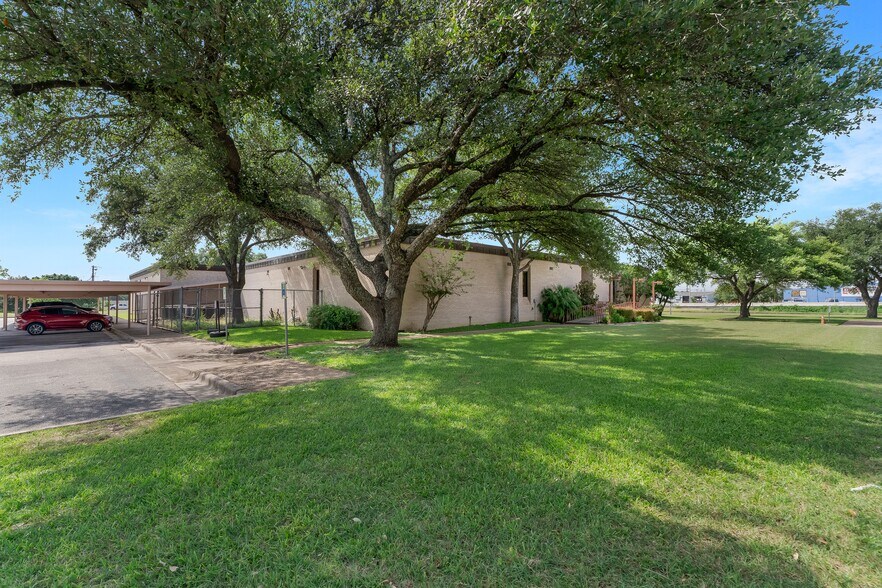 4604 Ben White Blvd E, Austin, TX for lease - Building Photo - Image 3 of 5