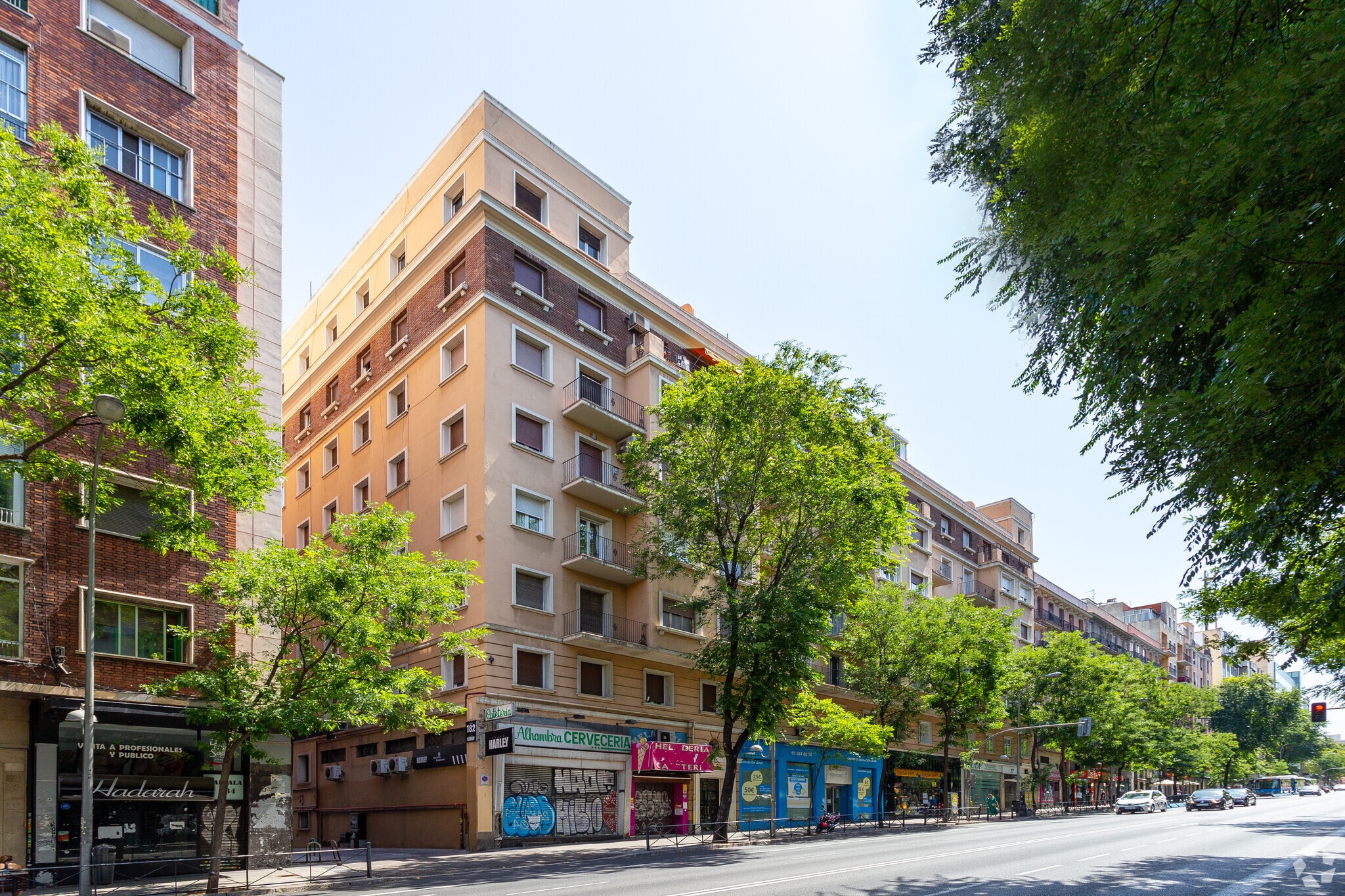 Retail in Madrid, Madrid for lease Primary Photo- Image 1 of 3