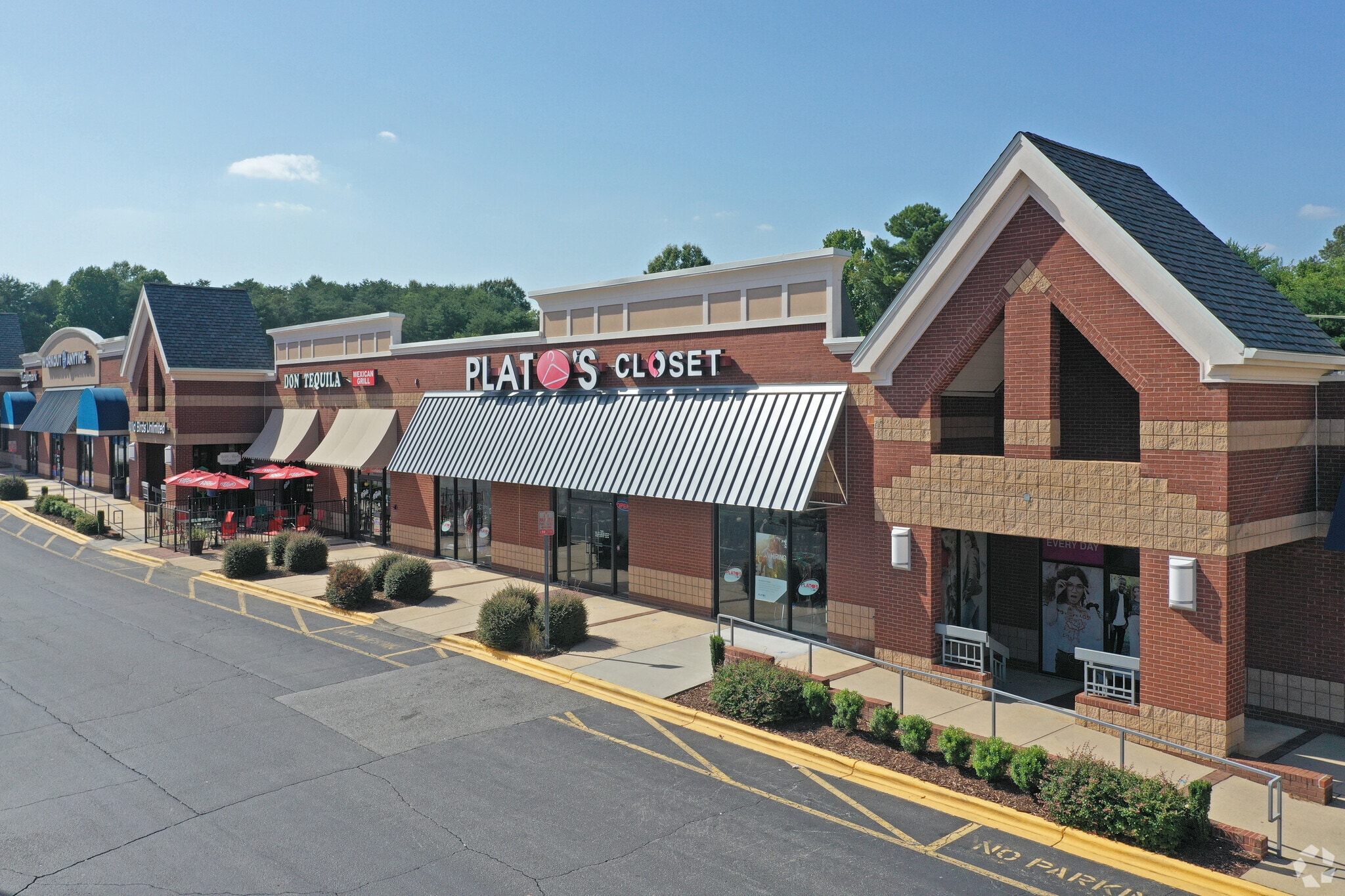 500-692 Hanes Mall Blvd, Winston-Salem, NC for lease Primary Photo- Image 1 of 17