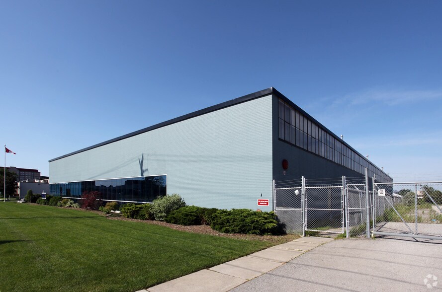 254 Attwell Dr, Toronto, ON à louer - Photo du bâtiment - Image 2 de 2